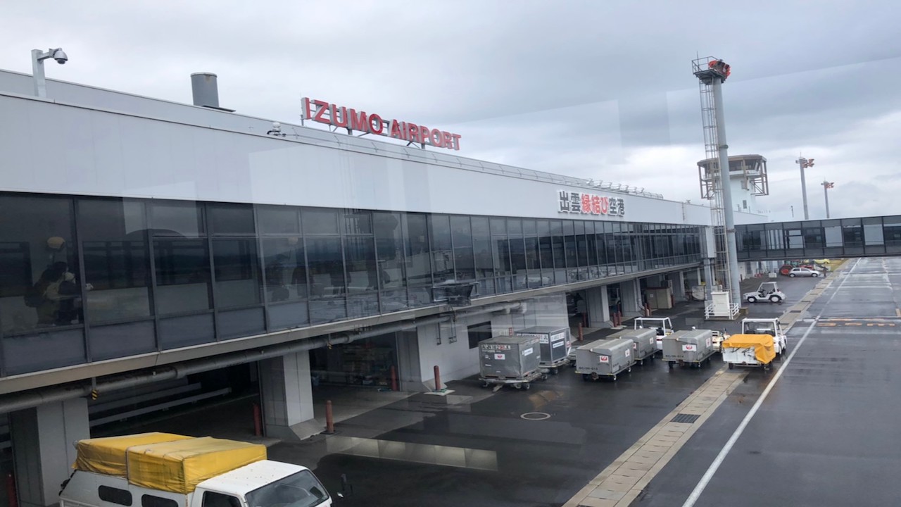 出雲空港に到着
