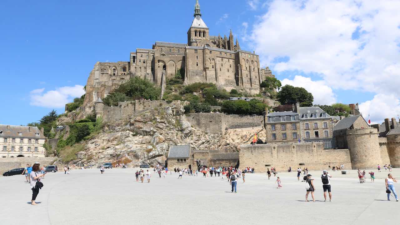 湾に浮かぶ奇跡の島 モンサンミッシェル城内へ そらいろブログ