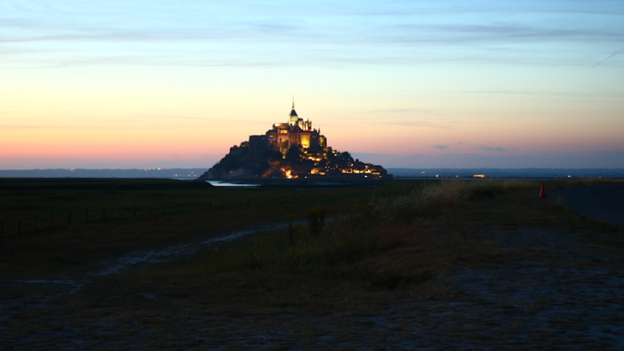 【神秘的】世界遺産モンサンミッシェル夜景5選